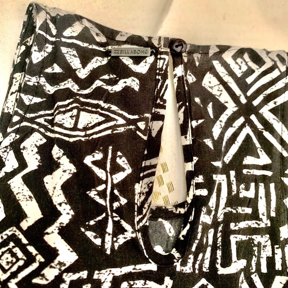 Benjamin’s black & white designed crop top. Sz.S - Picture 3 of 4